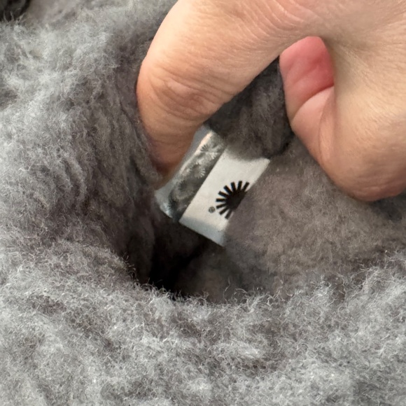 UGG Scuffette II Sparkle Slippers Black Sheepskin Women's Size 8 - Picture 8 of 9